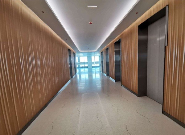 前灘時(shí)代廣場(chǎng)