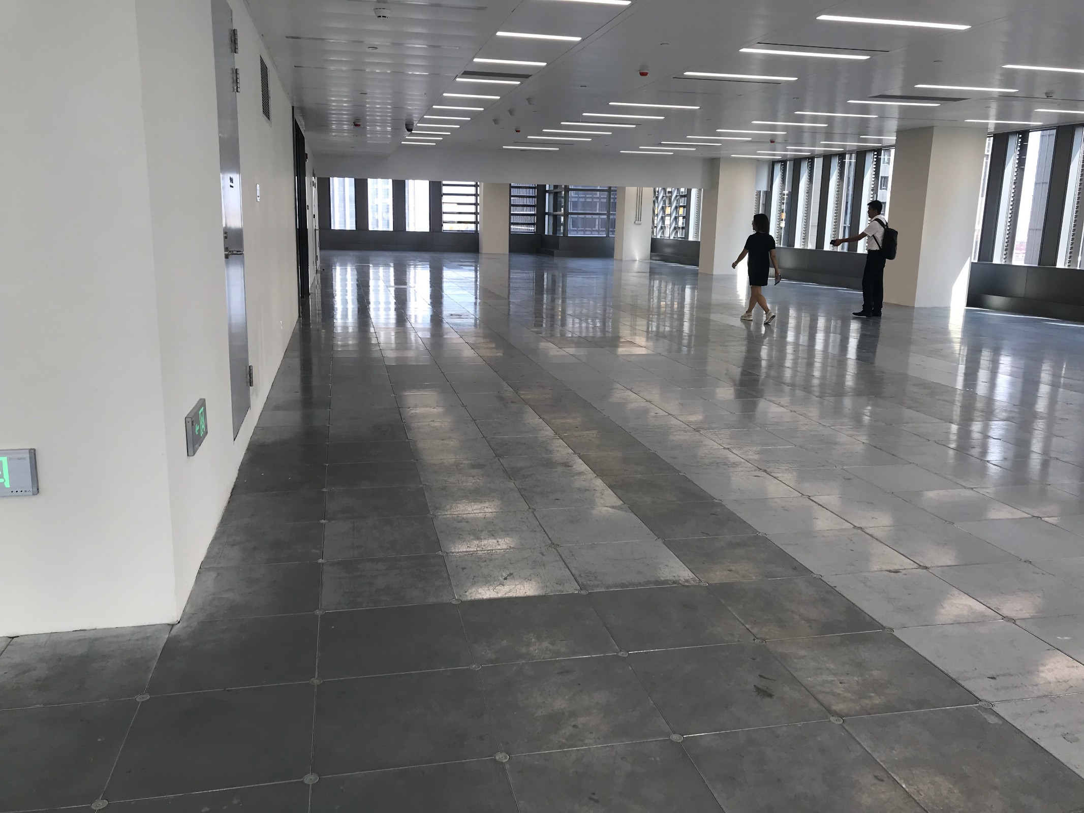 前灘時(shí)代廣場(chǎng)