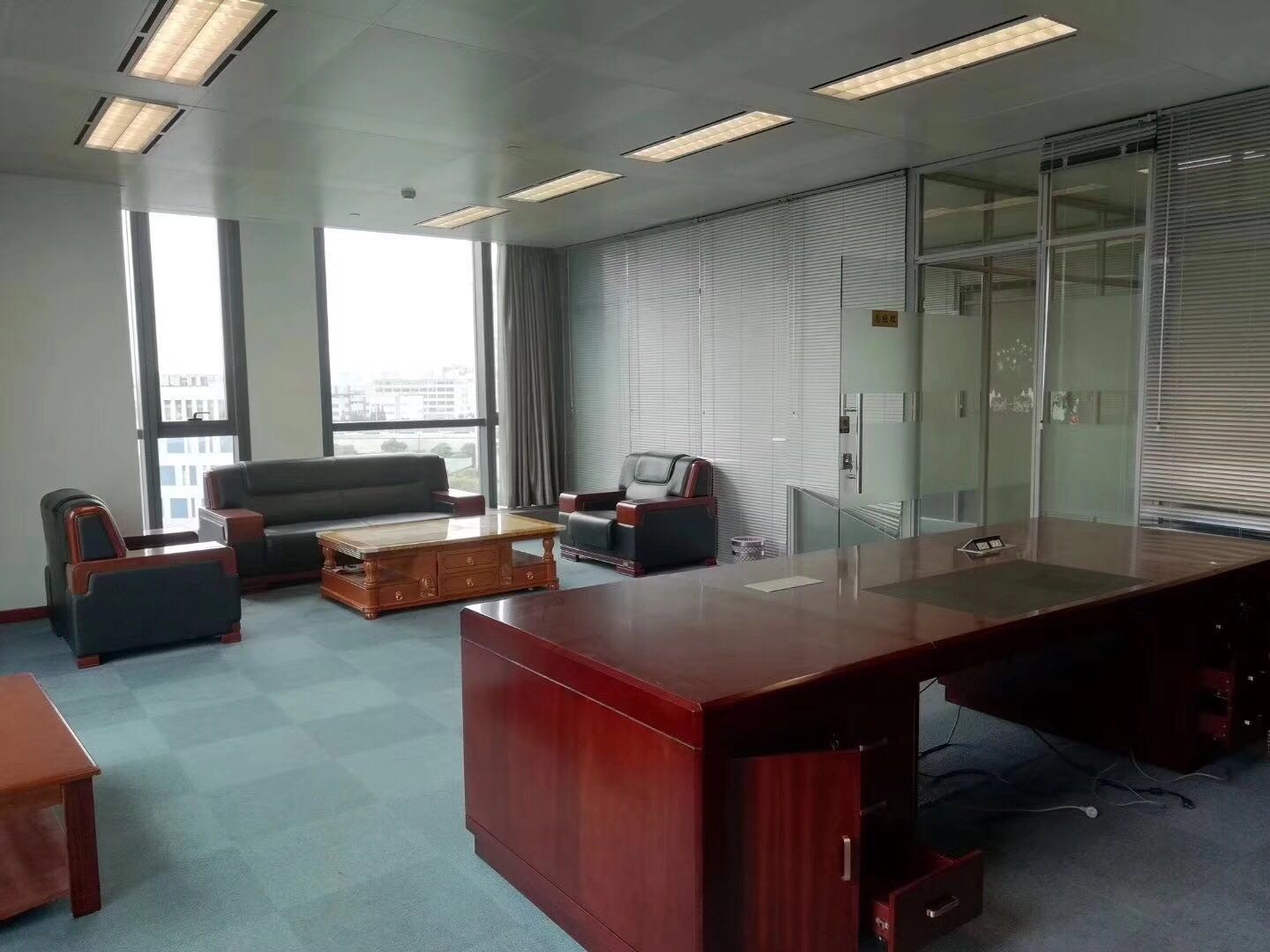 東方萬國企業(yè)中心