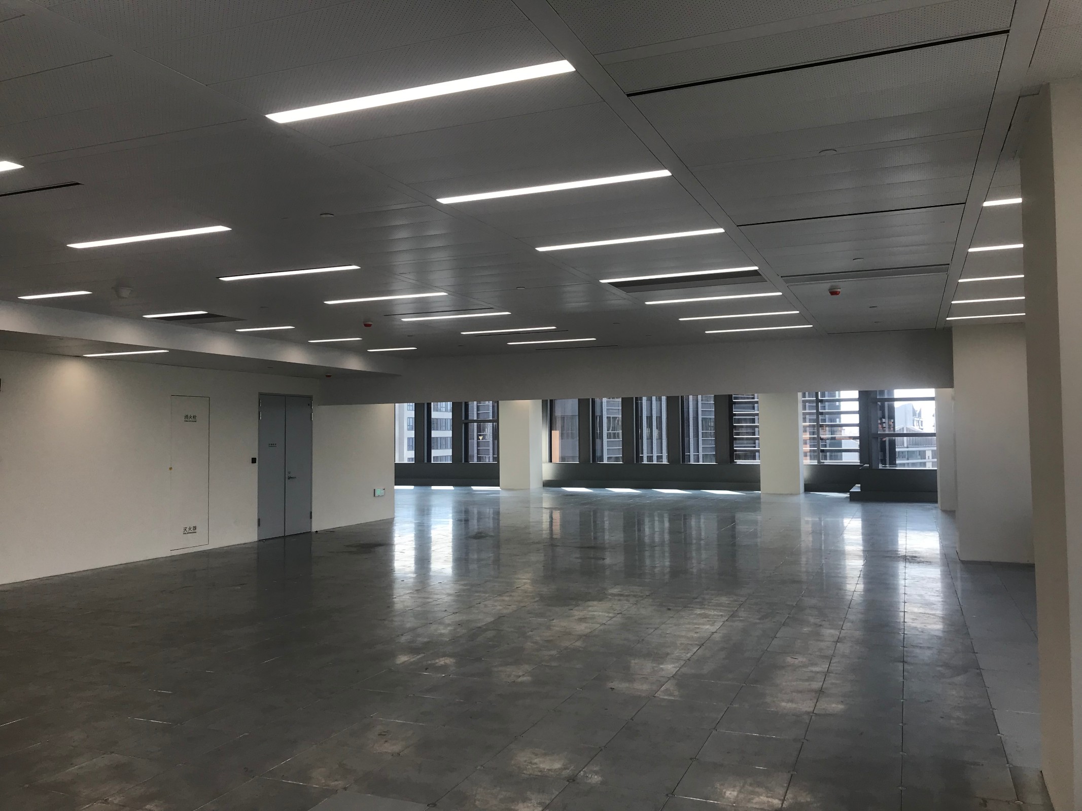 前灘時(shí)代廣場(chǎng)