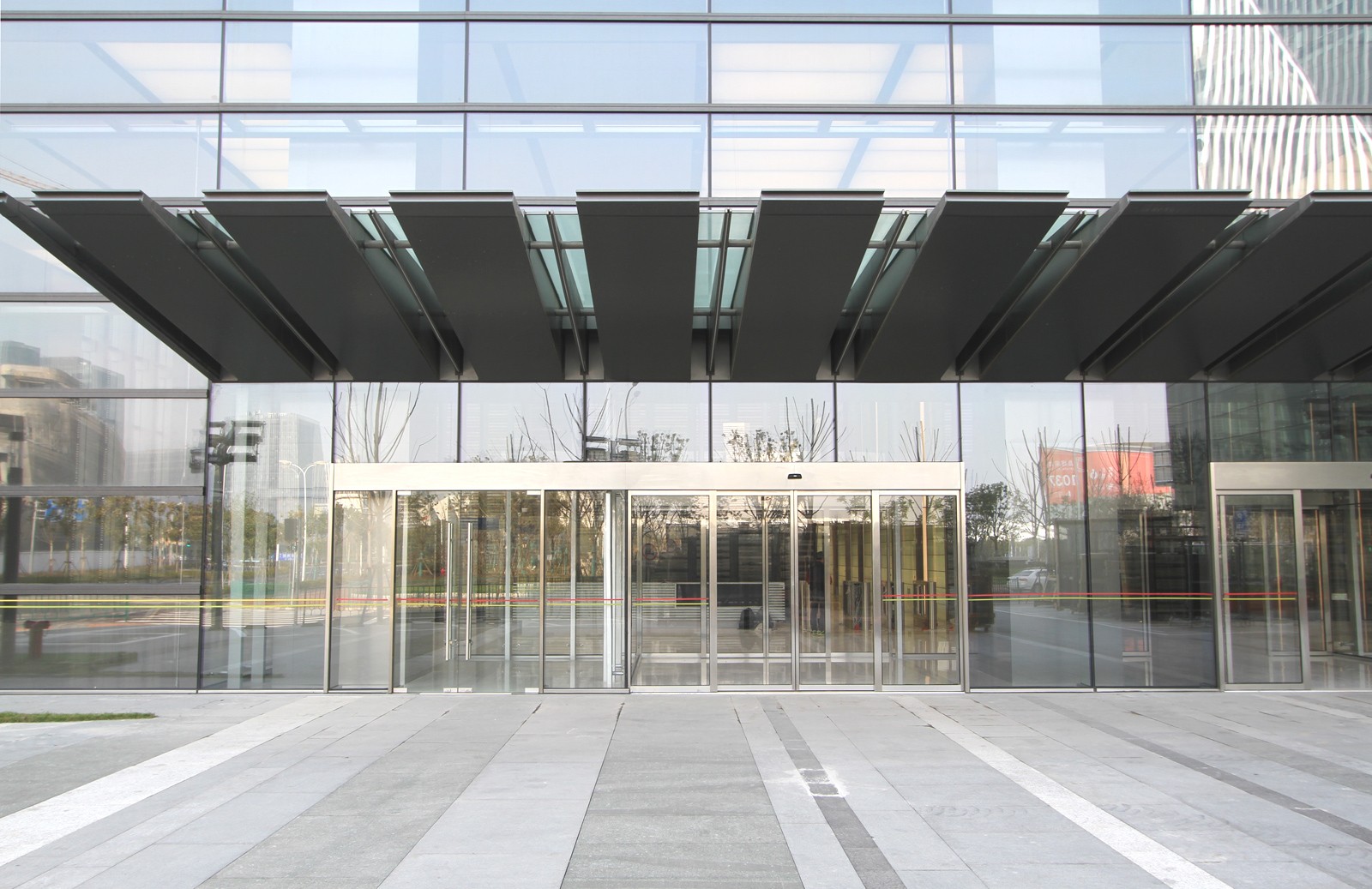 前灘時(shí)代廣場(chǎng)