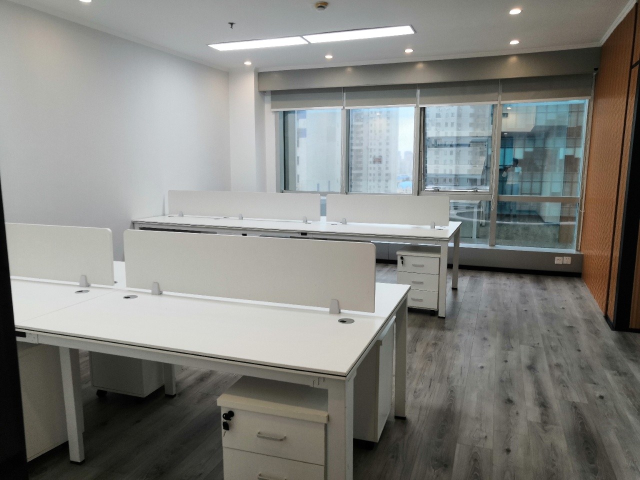 內(nèi)外聯(lián)大廈