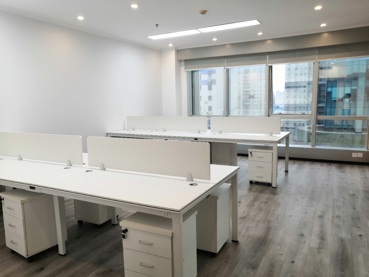 內(nèi)外聯(lián)大廈