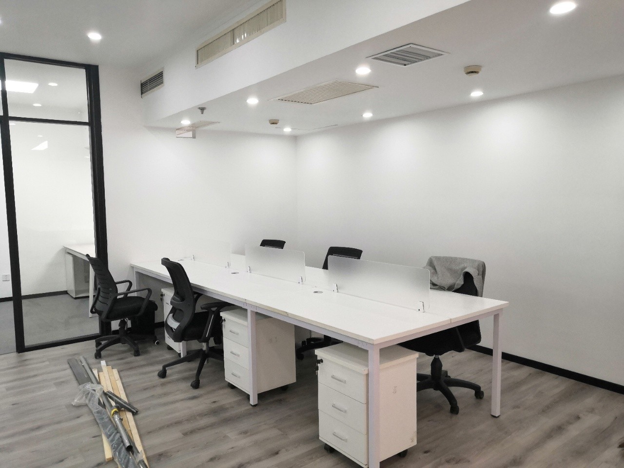 內(nèi)外聯(lián)大廈