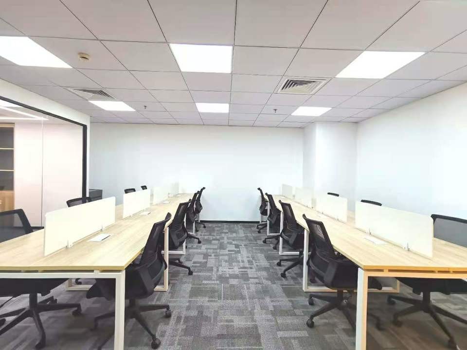 由由世紀(jì)廣場(chǎng)