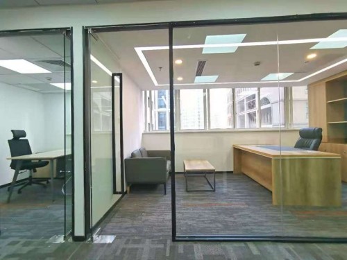 由由世紀(jì)廣場(chǎng)