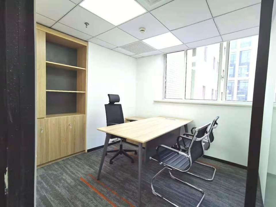 由由世紀(jì)廣場(chǎng)