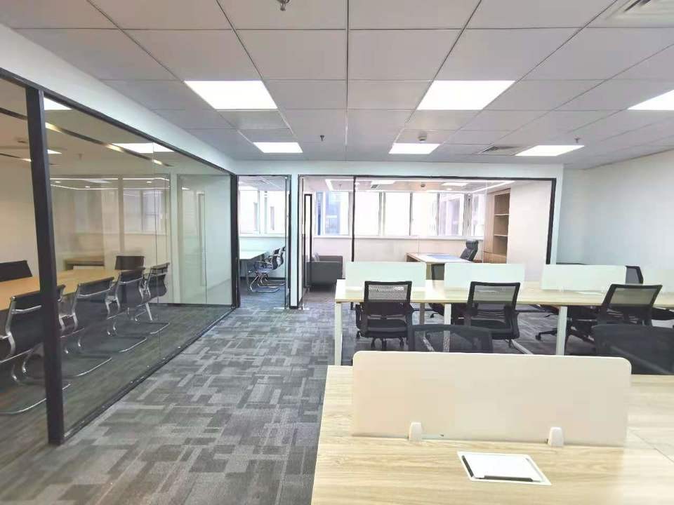 由由世紀(jì)廣場(chǎng)