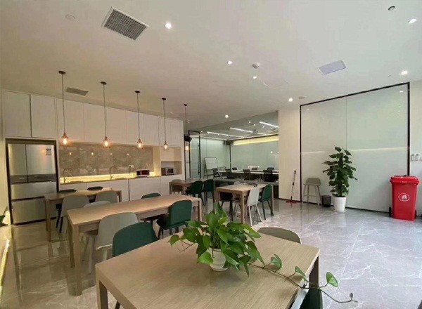 長(zhǎng)房國(guó)際廣場(chǎng)