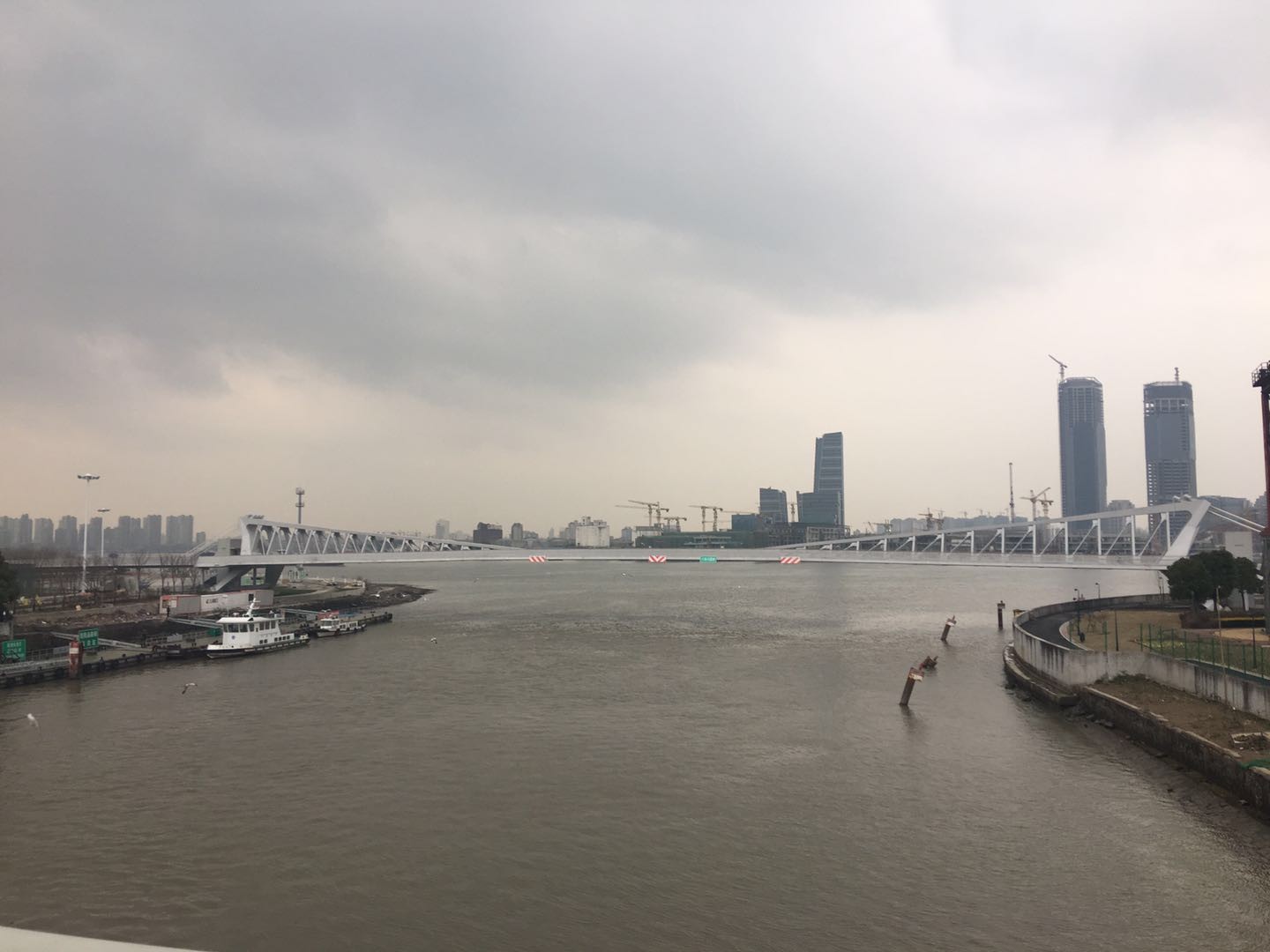 環(huán)球都會(huì)廣場(chǎng)