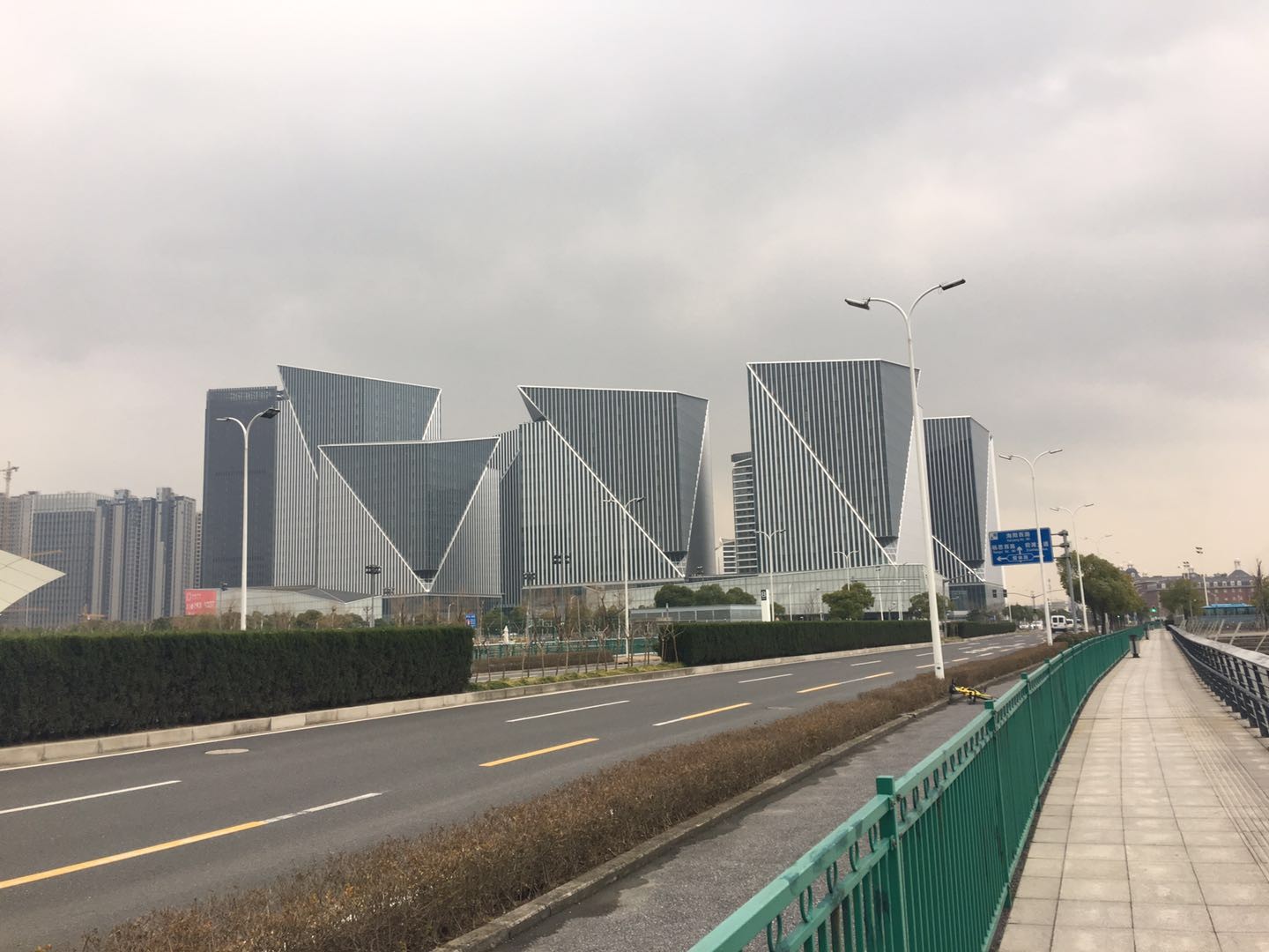 環(huán)球都會(huì)廣場(chǎng)