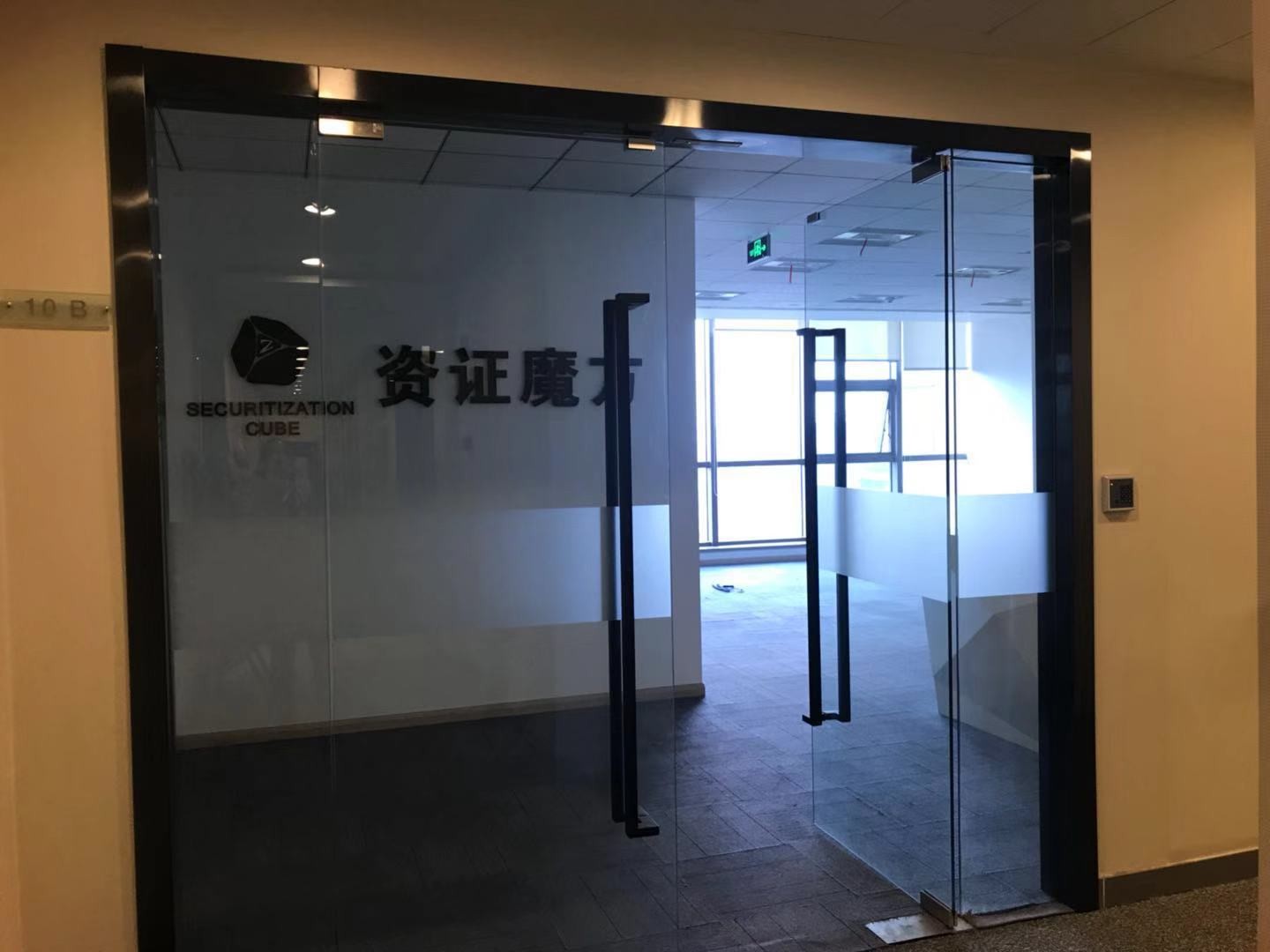 由由世紀(jì)廣場(chǎng)1