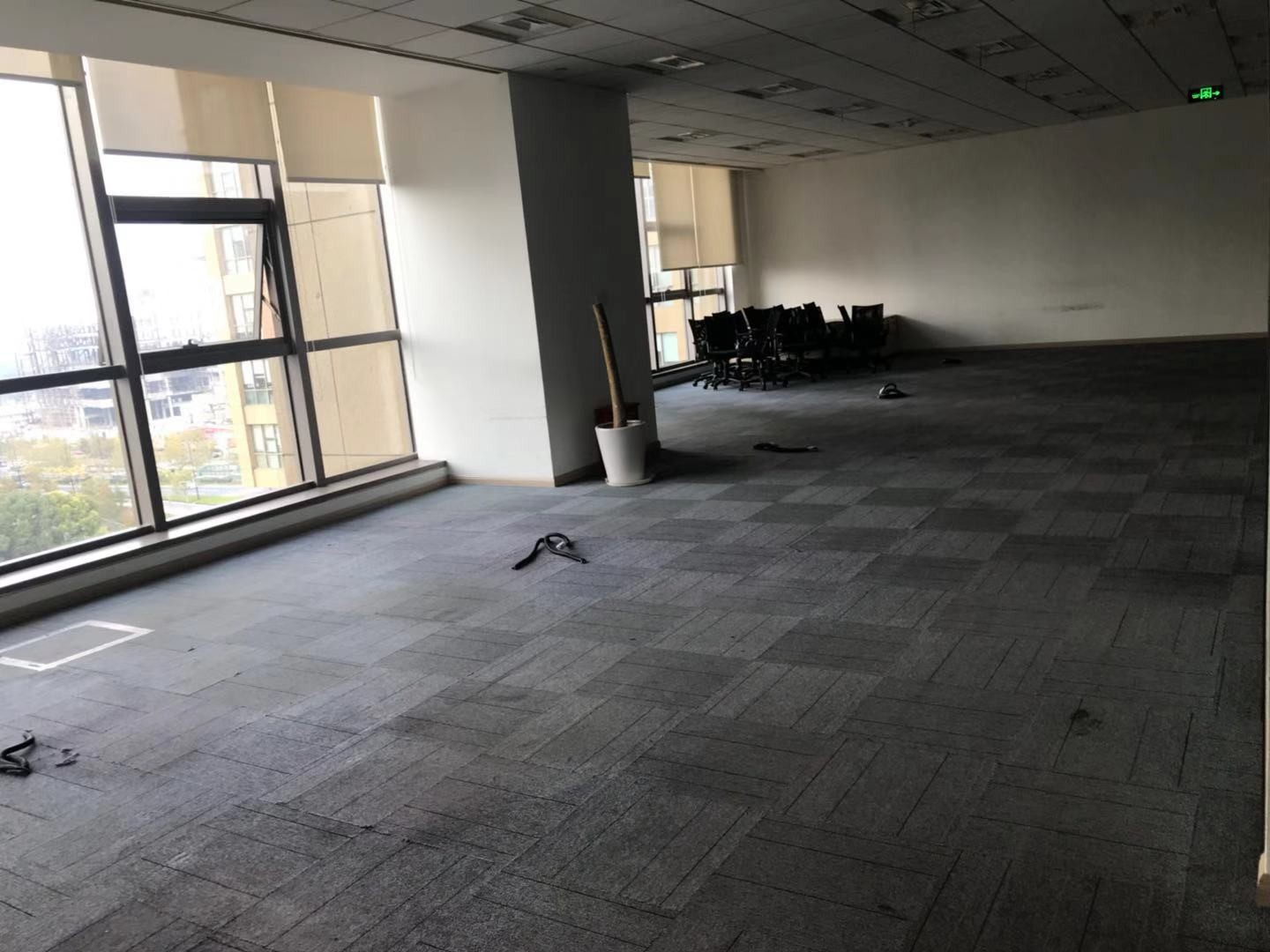 由由世紀(jì)廣場(chǎng)