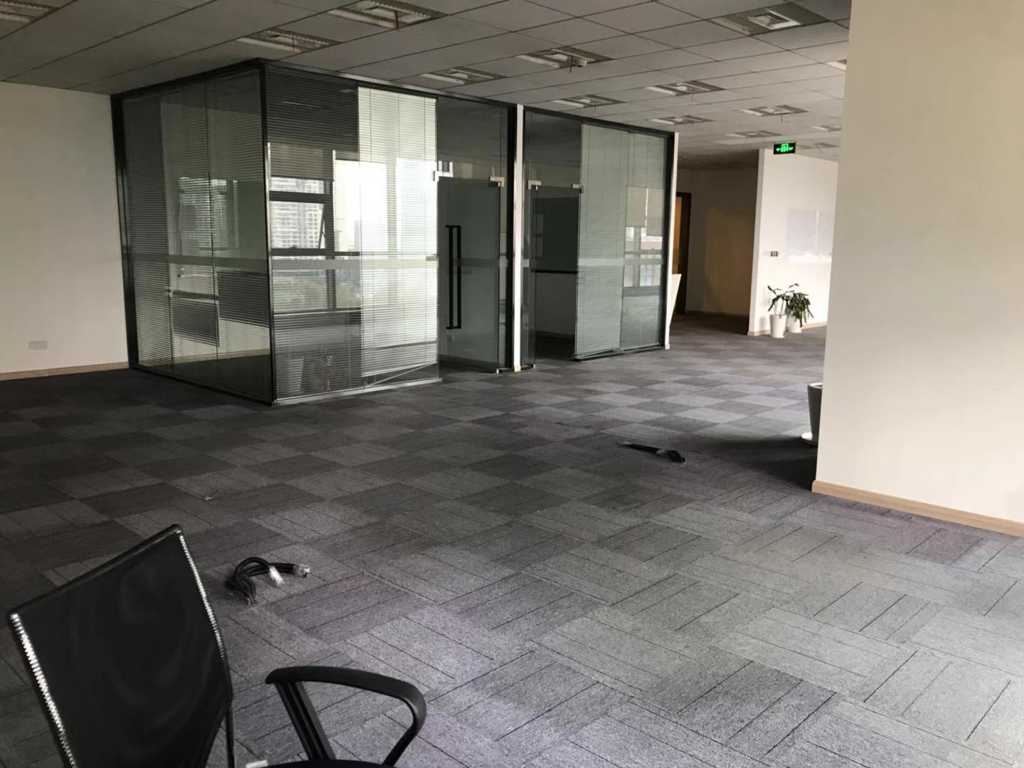 由由世紀(jì)廣場(chǎng)