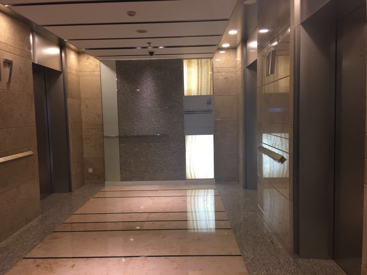 東方金融廣場(chǎng)