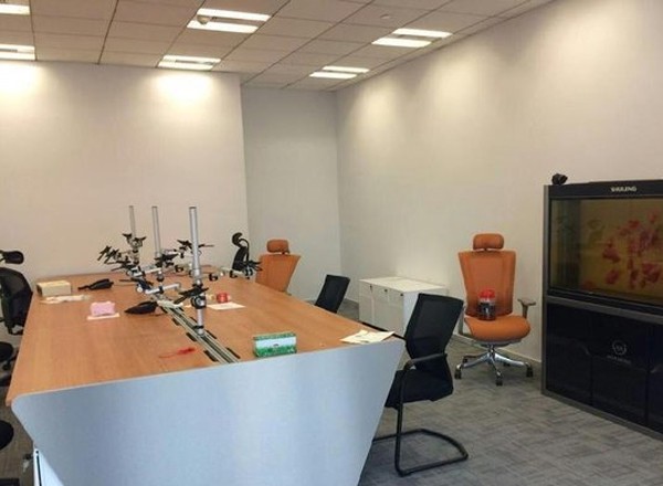 由由世紀(jì)廣場(chǎng)