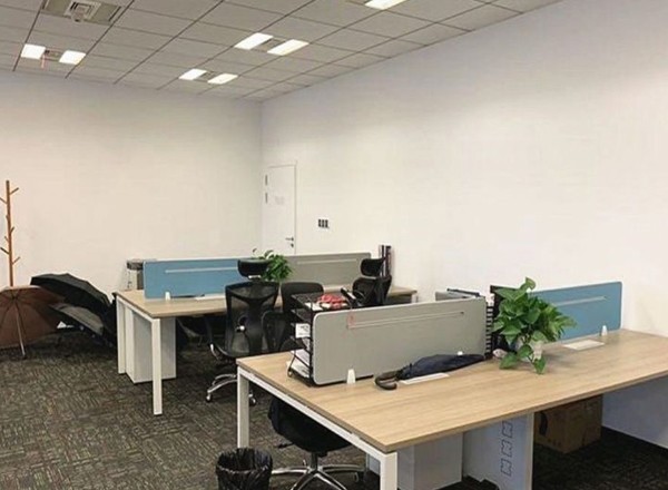 由由世紀(jì)廣場(chǎng)