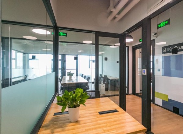 由由世紀(jì)廣場(chǎng)