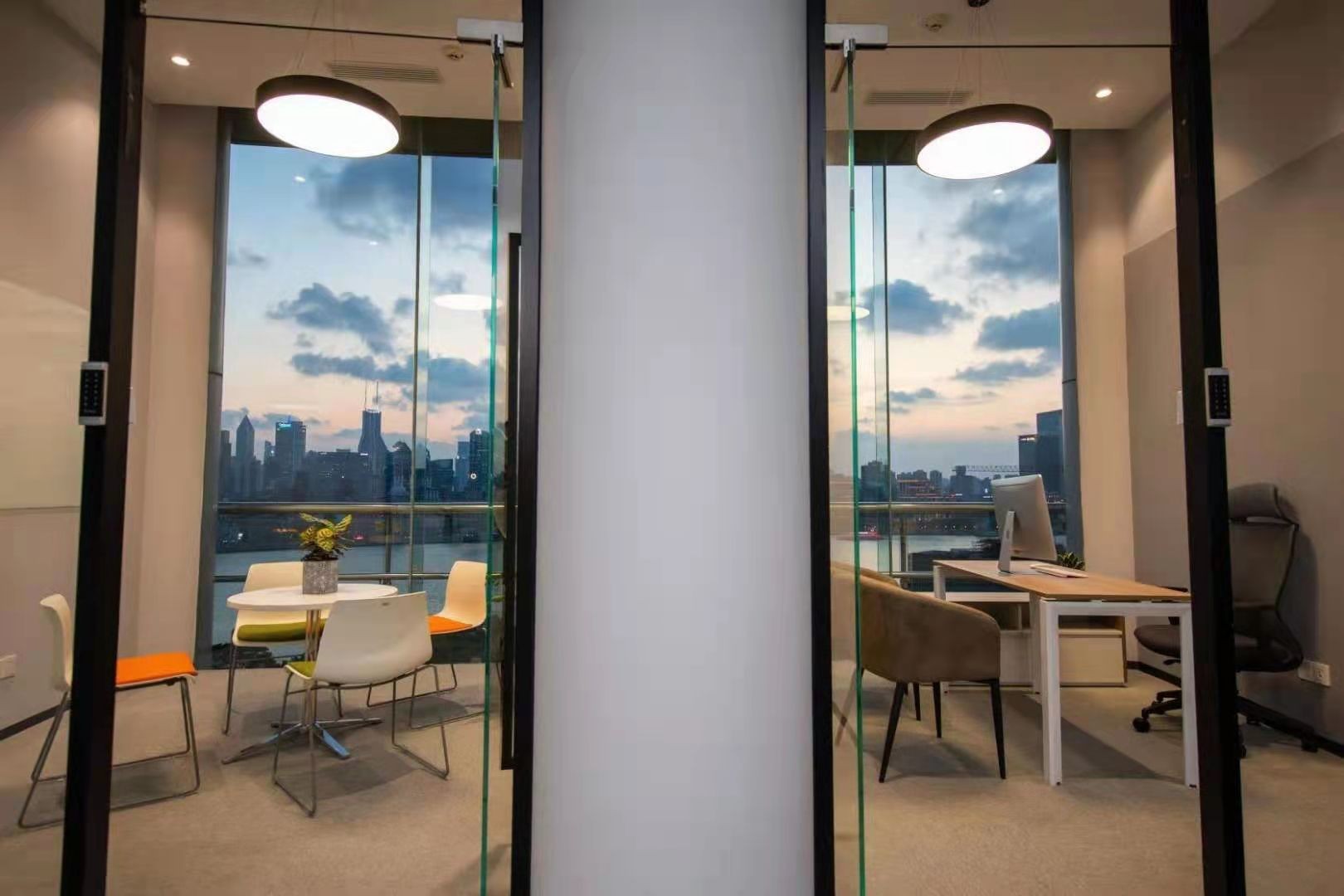 eat n work 餐飲辦公空間（上海正大廣場）