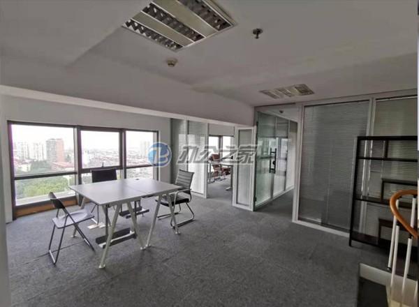 共和國(guó)際商務(wù)廣場(chǎng)