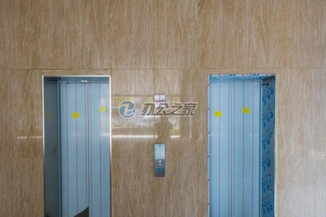 綠地中央廣場(chǎng)