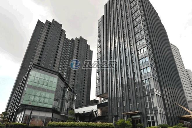 白金灣廣場(chǎng)