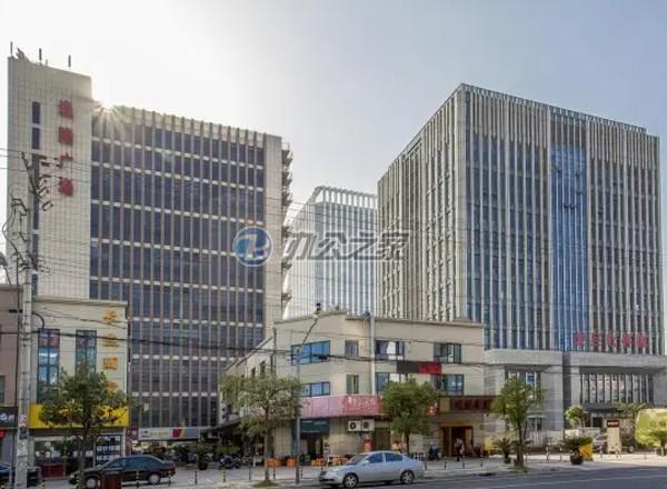 逸隆廣場(chǎng)