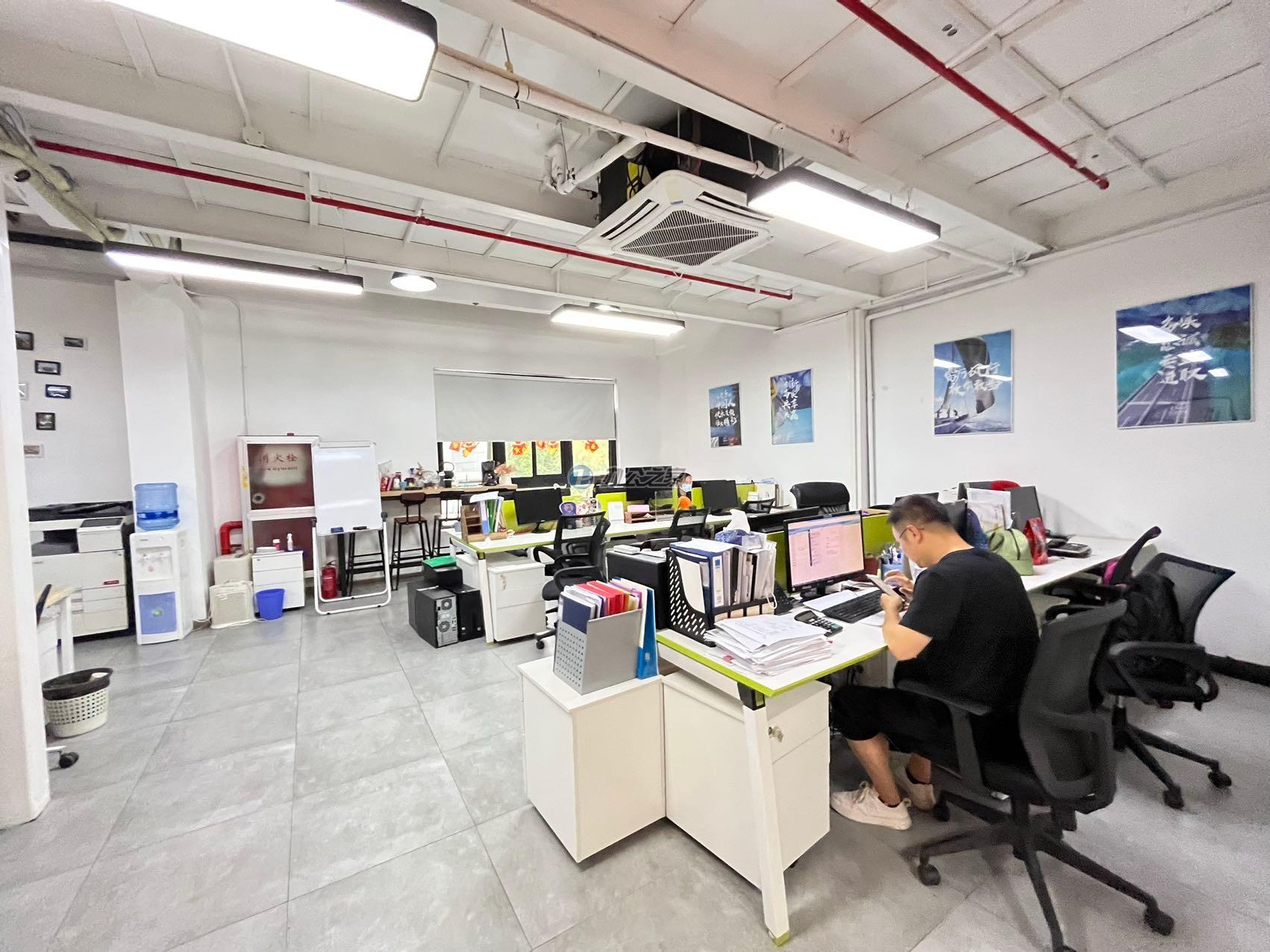 芳華德必運(yùn)動(dòng)loft