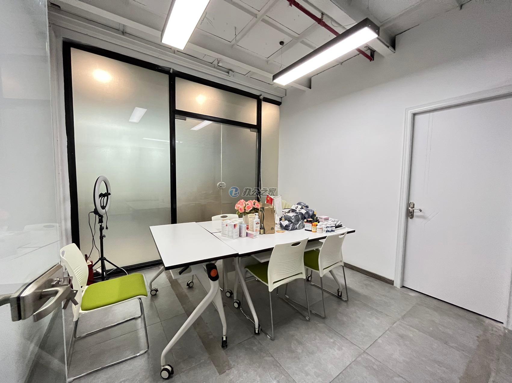 芳華德必運(yùn)動(dòng)loft