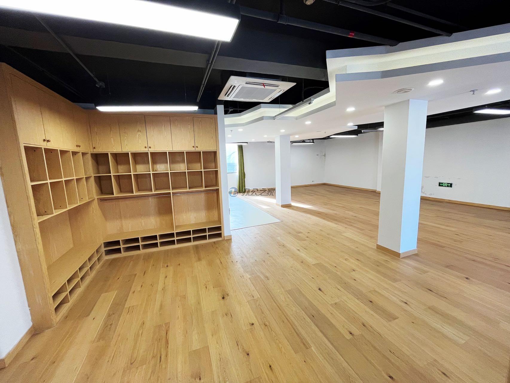 旺甌·霍客云創(chuàng)里