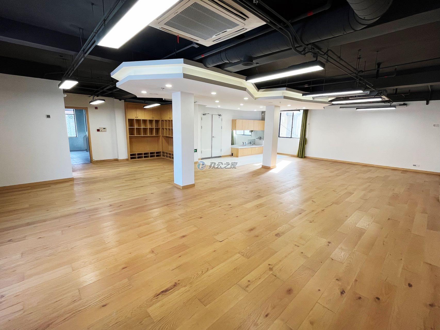 旺甌·霍客云創(chuàng)里