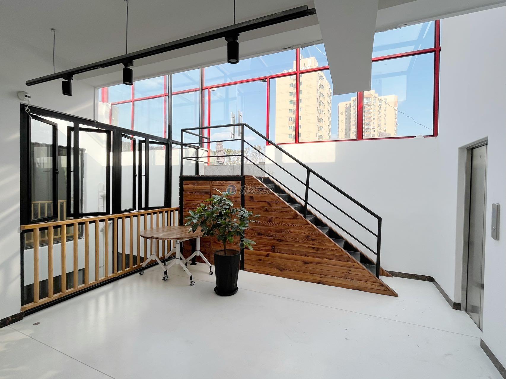 旺甌·霍客云創(chuàng)里