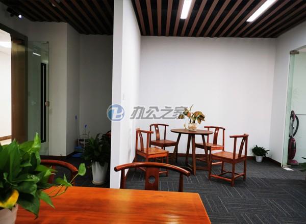 中設(shè)廣場(chǎng)