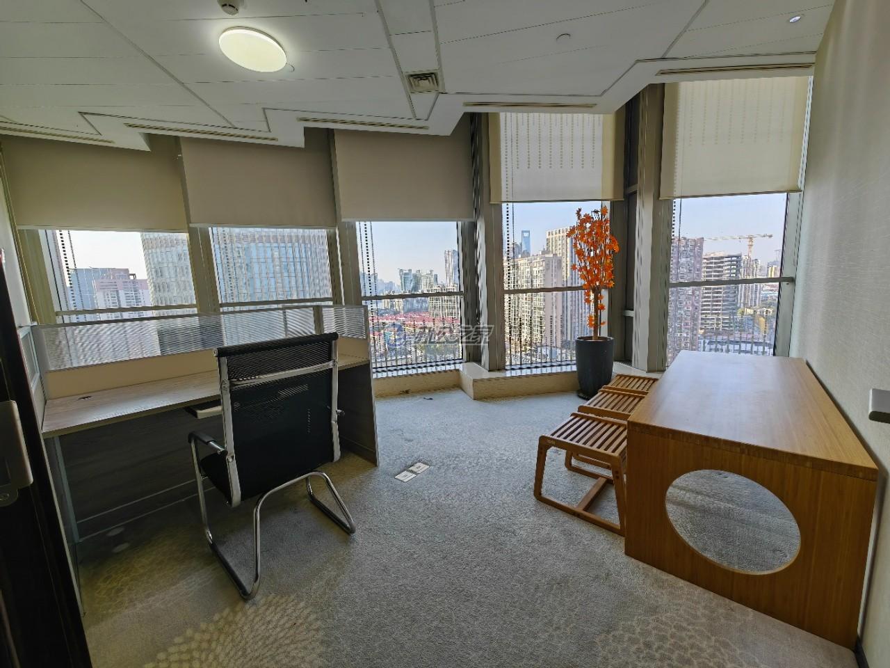 由由國(guó)際廣場(chǎng)