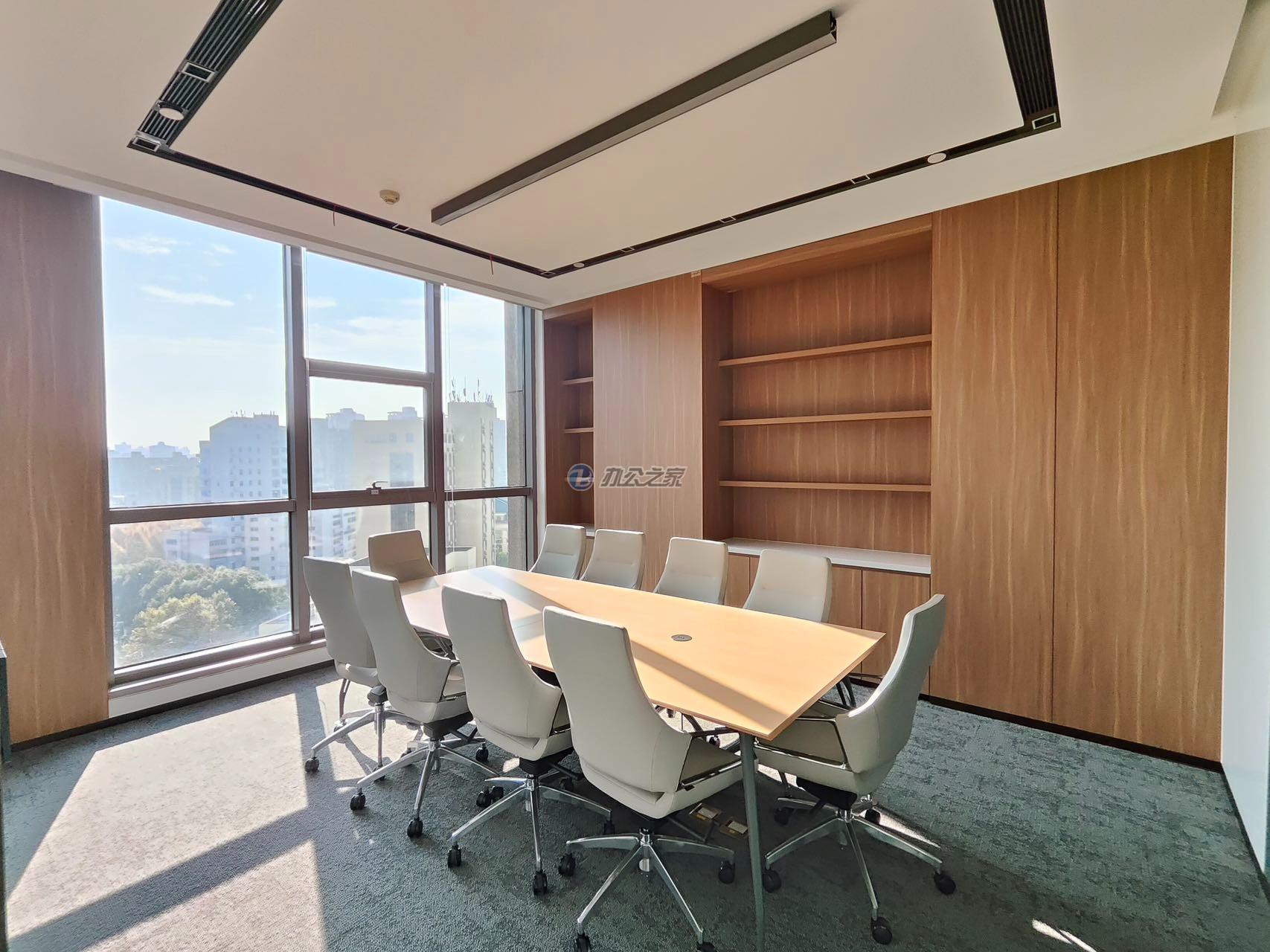 由由世紀(jì)廣場(chǎng)