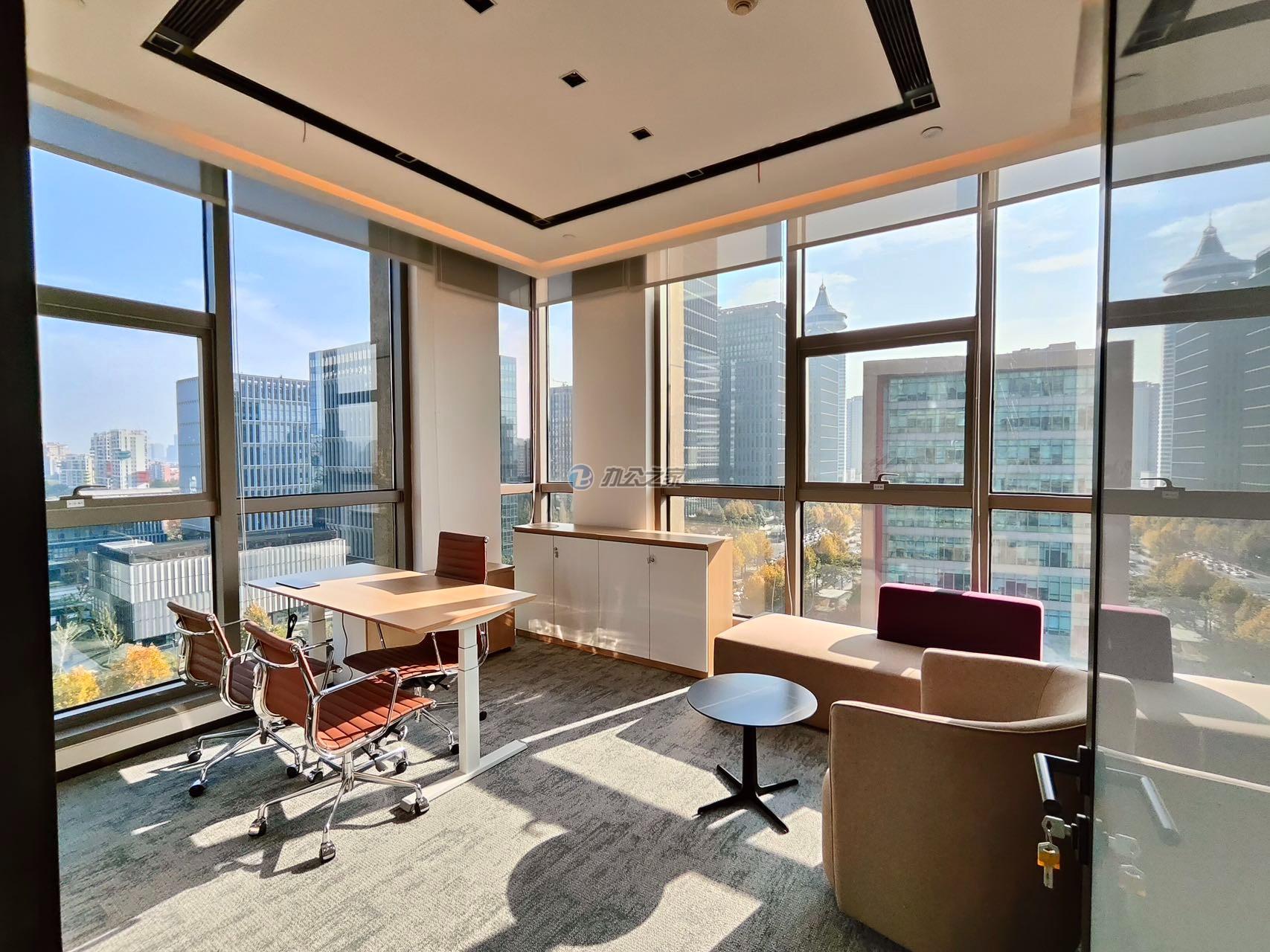 由由世紀(jì)廣場(chǎng)