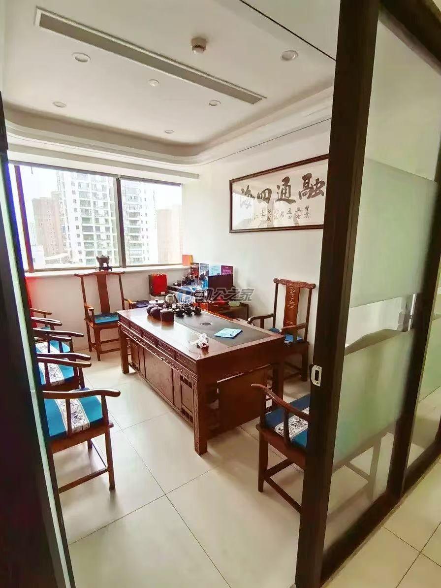 環(huán)球廣場(chǎng)